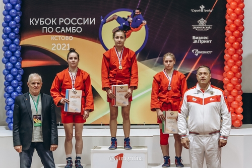 Вера Лоткова (в центре) - обладательница Кубка России-2021 Лоткова-Кубок России-2021.jpeg